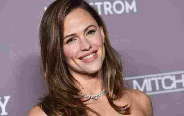 Watch Jennifer Garner Bake Her Dog Birthday Treats in an Easy-Bake Oven