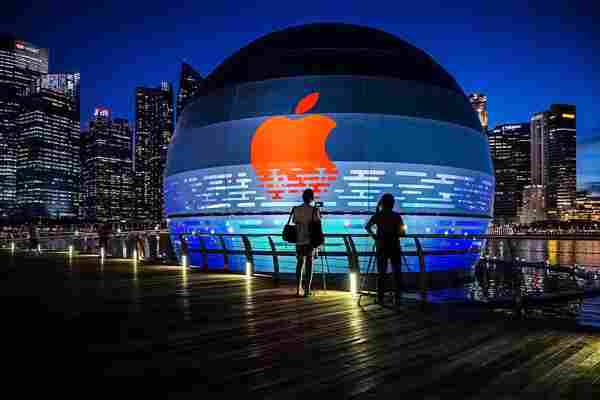 Apple’s first floating retail store in the world is opening in Singapore!